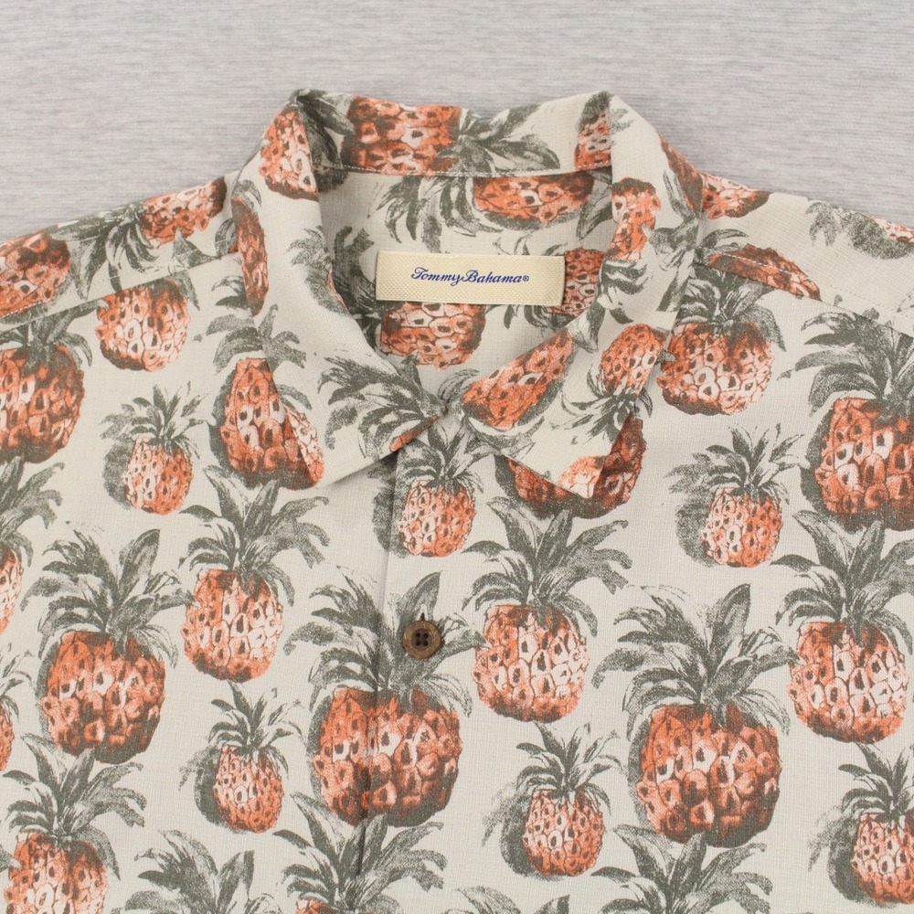 Tommy Bahama Silk Shirt Mens Size M Light Gray Short Sleeve Button Up Pineapples - Picture 2 of 8